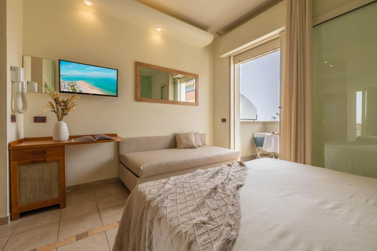 Hotel Smeraldo เชเซนาติโก ภายนอก รูปภาพ