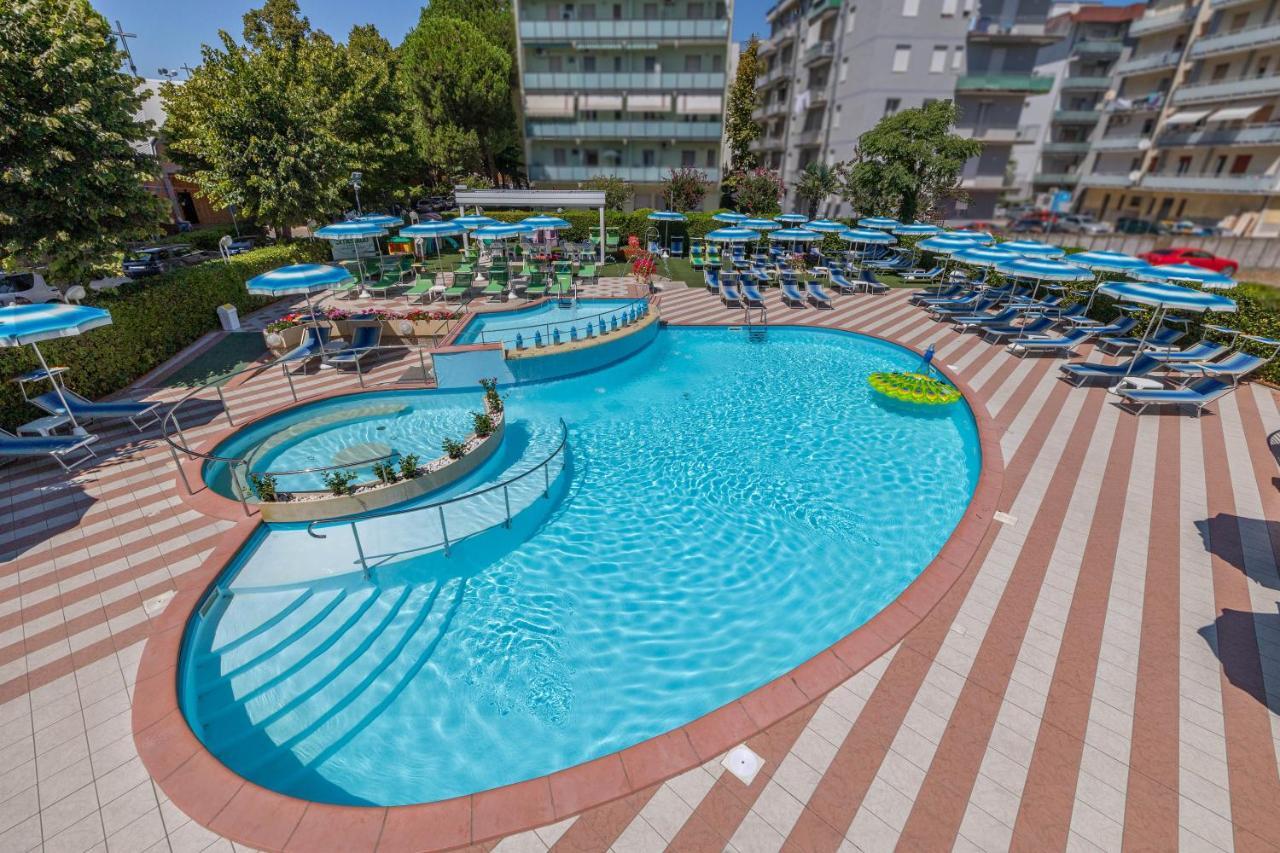 Hotel Smeraldo เชเซนาติโก ภายนอก รูปภาพ
