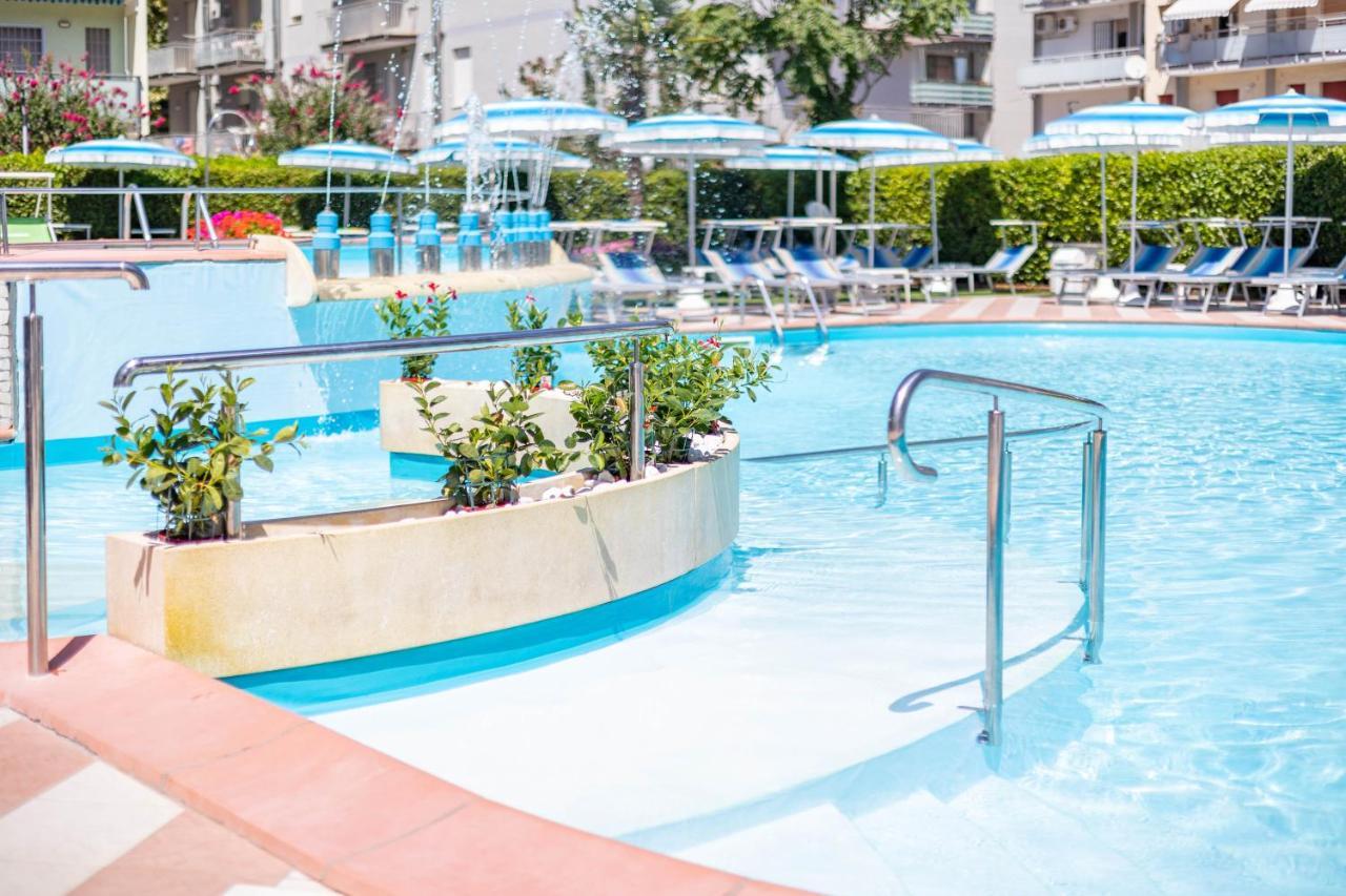 Hotel Smeraldo เชเซนาติโก ภายนอก รูปภาพ