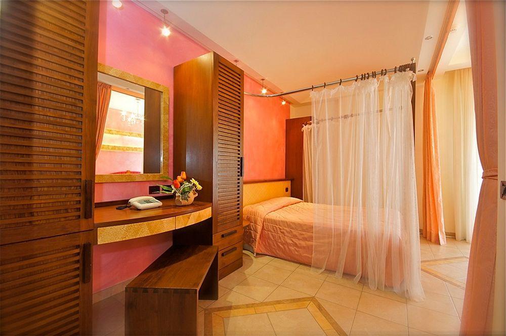 Hotel Smeraldo เชเซนาติโก ภายนอก รูปภาพ