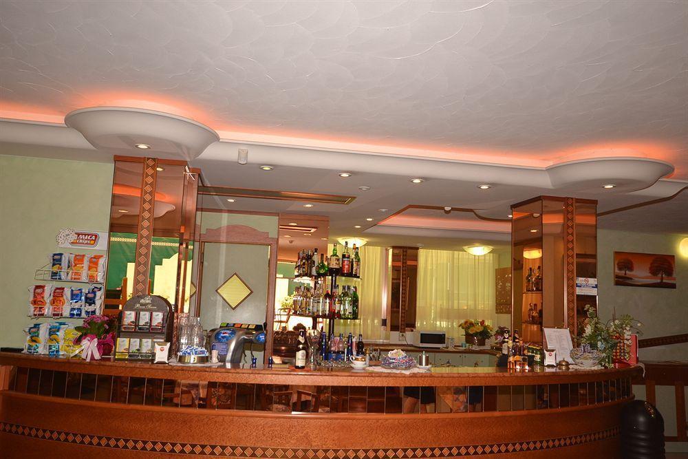 Hotel Smeraldo เชเซนาติโก ภายนอก รูปภาพ