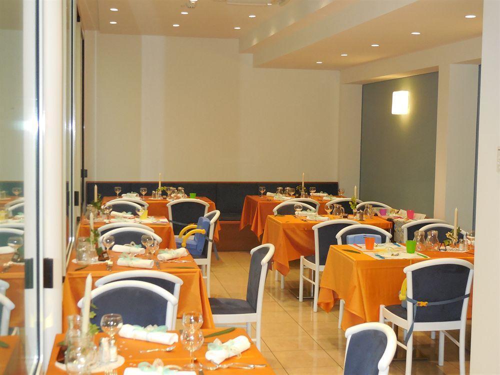 Hotel Smeraldo เชเซนาติโก ภายนอก รูปภาพ