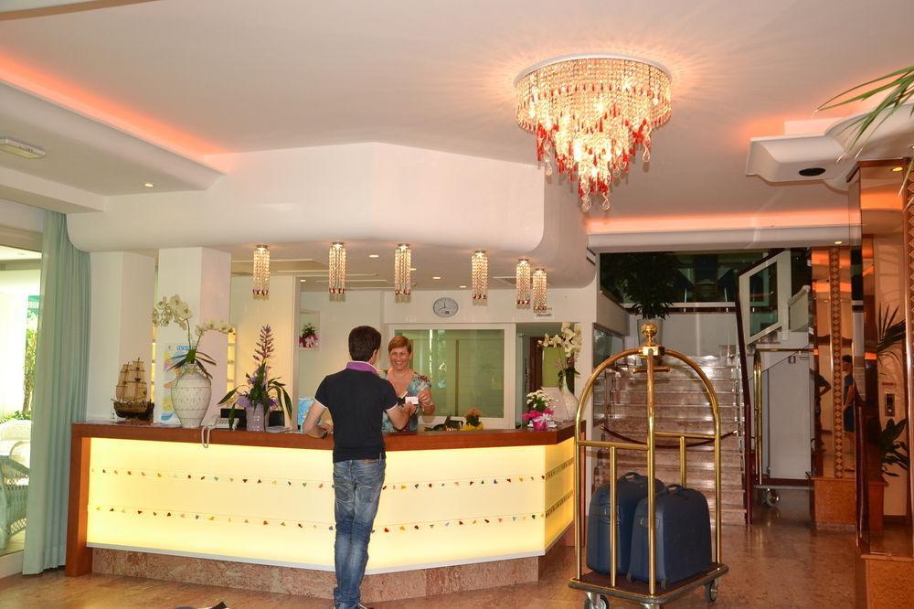 Hotel Smeraldo เชเซนาติโก ภายนอก รูปภาพ