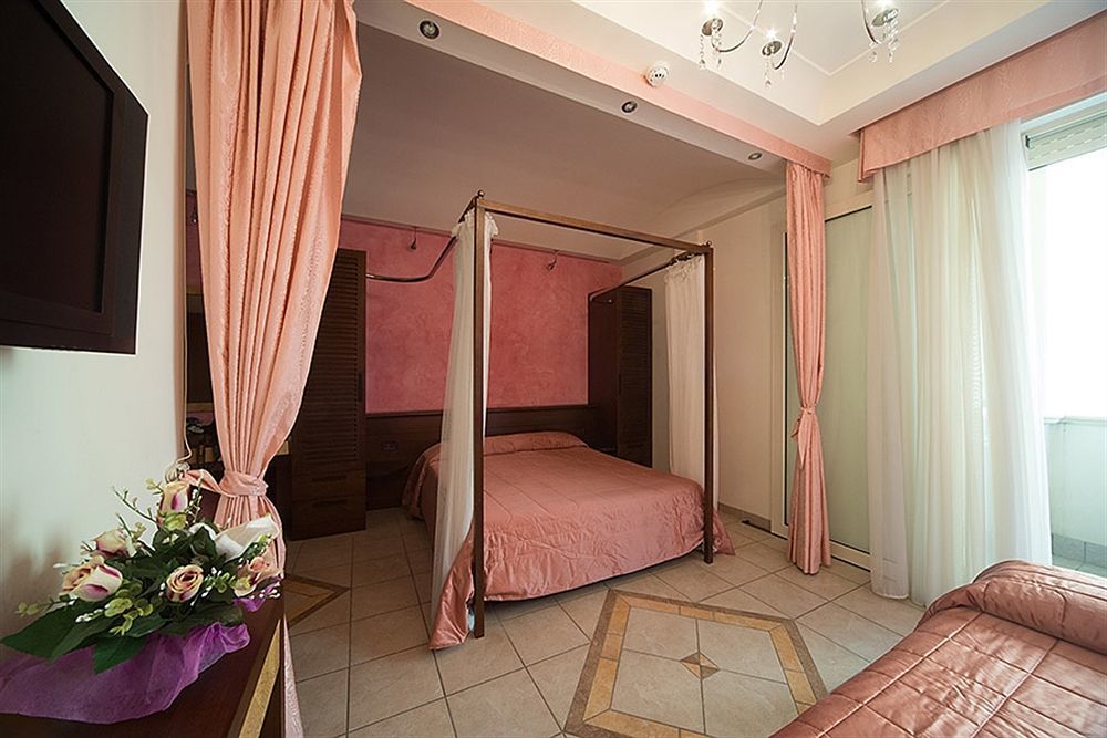 Hotel Smeraldo เชเซนาติโก ภายนอก รูปภาพ