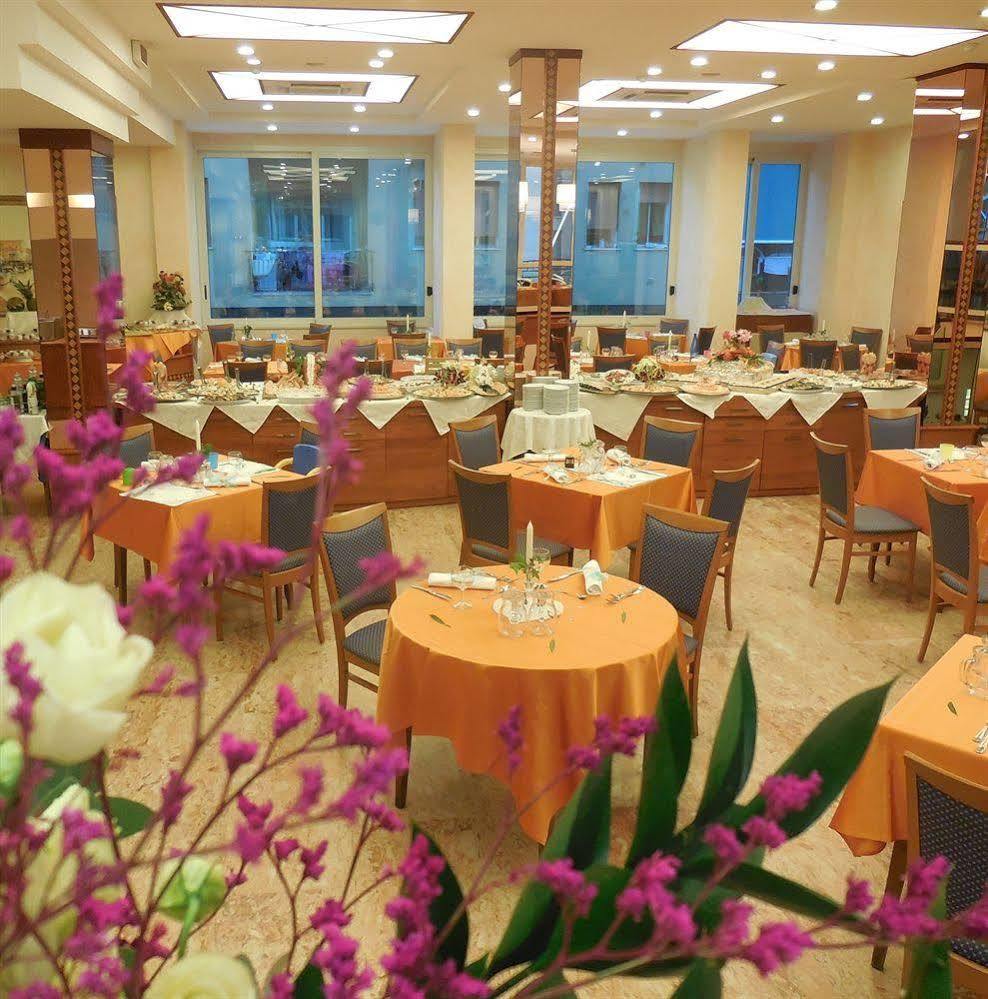 Hotel Smeraldo เชเซนาติโก ภายนอก รูปภาพ