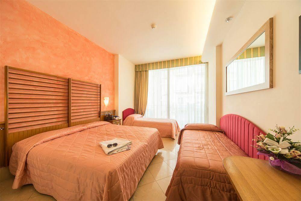 Hotel Smeraldo เชเซนาติโก ภายนอก รูปภาพ